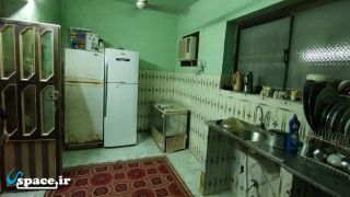 نمای آشپزخانه اقامتگاه موم گپو - قشم - رمکان